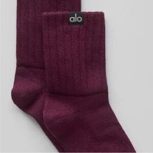 ALO Half Crew Scrunch Socks Burgundy